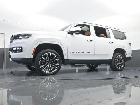 Used 2022 Jeep Grand Wagoneer Series III w/ Rear Seat Video Group 1 image 73