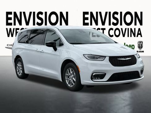 New 2026 Chrysler Pacifica Select image 2