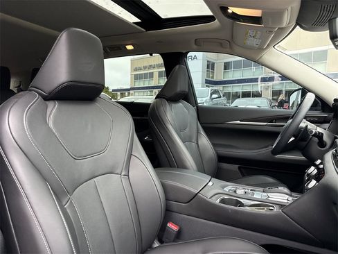 Used 2025 INFINITI QX60 Sensory w/ Vision Package image 18