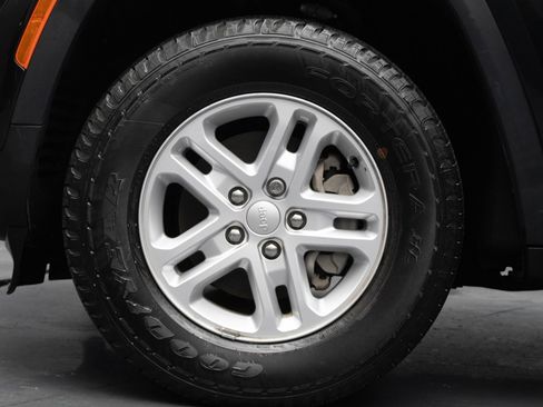 Used 2023 Jeep Grand Cherokee Laredo w/ Luxury Tech Group I image 44