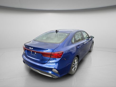 Used 2023 Kia Forte LXS image 7