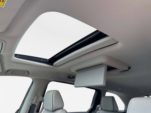 Certified 2025 Honda Odyssey Touring image 24