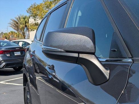 Certified 2024 Toyota Highlander LE image 11