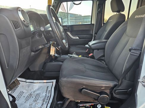 Used 2018 Jeep Wrangler Unlimited Sahara image 17