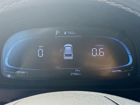 Used 2024 Hyundai Venue SEL FWD image 9