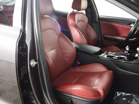Used 2020 Kia Stinger GT-Line w/ Sun & Sound Package image 32