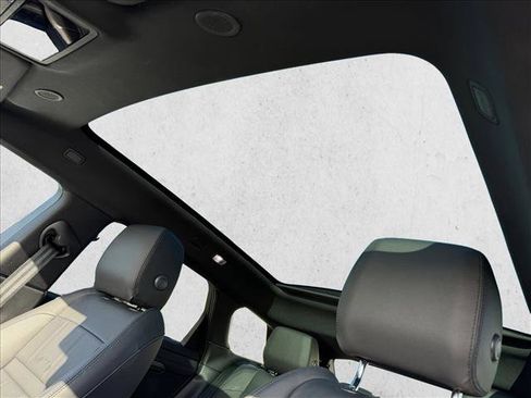 Used 2023 Land Rover Range Rover Evoque R-Dynamic SE image 23