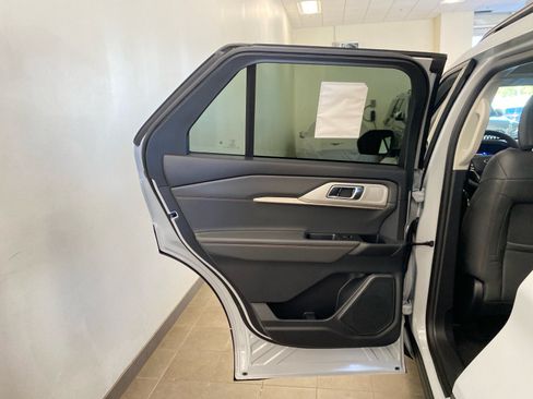 New 2026 Ford Explorer Active w/ Active Comfort Package AWD/4WD image 9