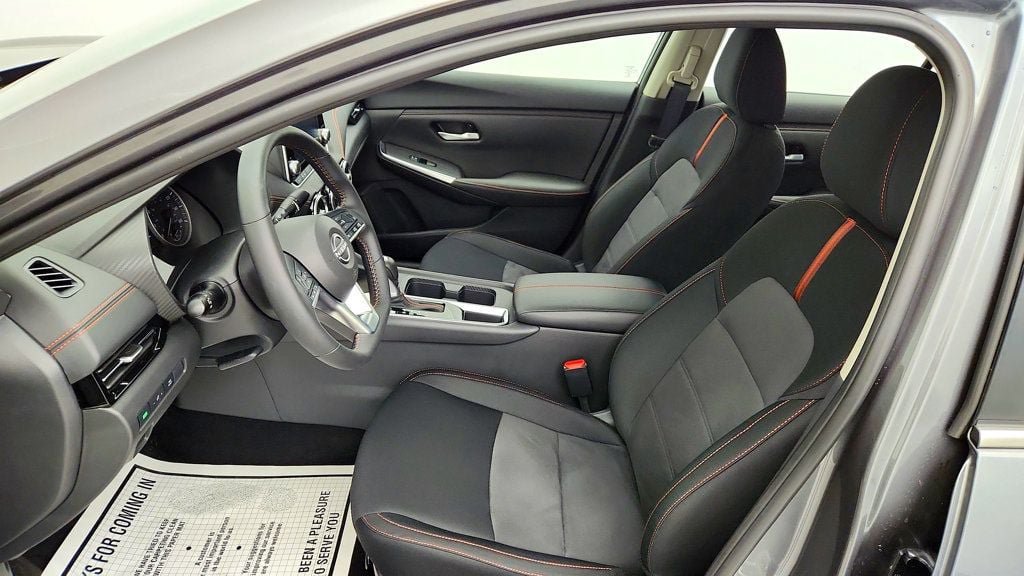 Used 2025 Nissan Sentra SR FWD image 18