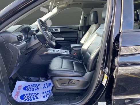 Certified 2023 Ford Explorer XLT w/ Equipment Group 202A image 4