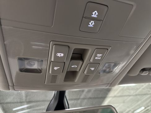 Used 2018 Volkswagen Tiguan SE w/ Panoramic Sunroof Package AWD/4WD image 24