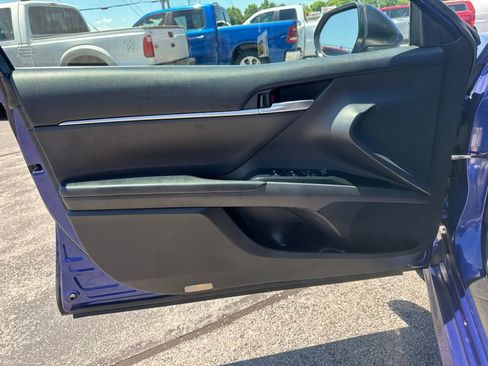Used 2018 Toyota Camry LE FWD image 12