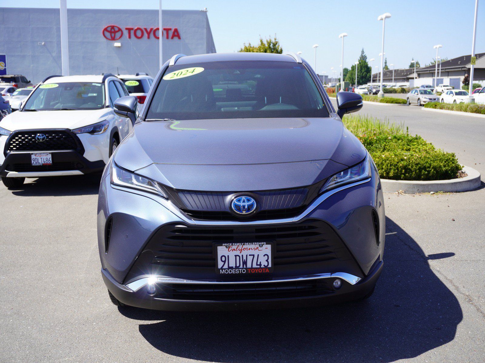Used 2024 Toyota Venza XLE AWD/4WD image 6