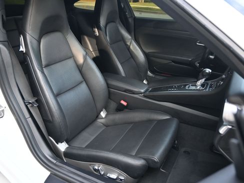 Certified 2018 Porsche 911 Carrera 4S image 25