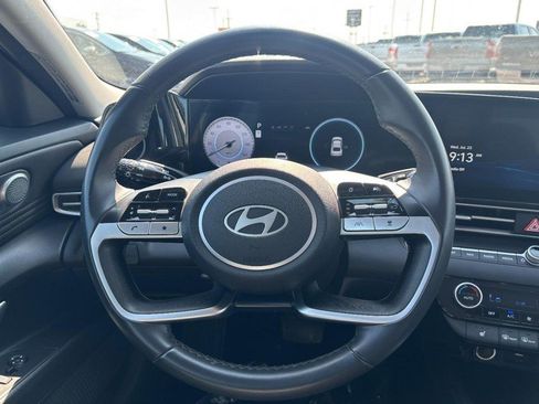 Used 2025 Hyundai Elantra Limited FWD image 15