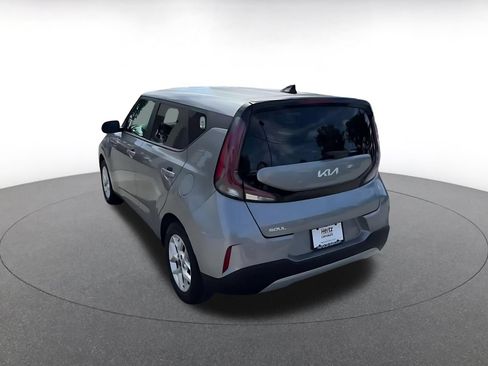 Used 2025 Kia Soul LX w/ LX Technology Package FWD image 11