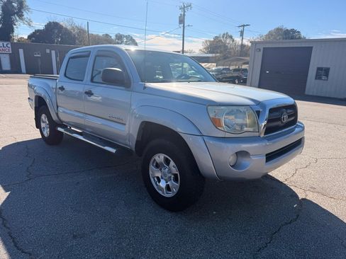 Used 2007 Toyota Tacoma PreRunner image 3
