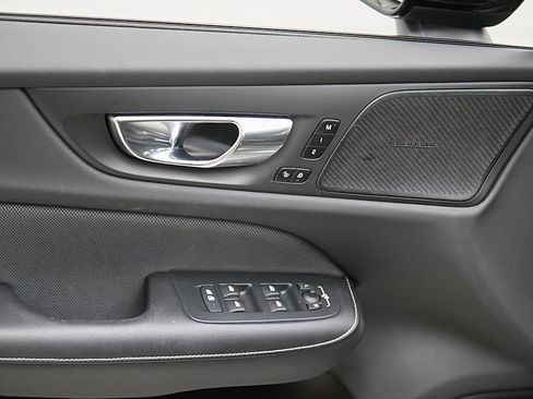 Certified 2022 Volvo S60 T8 R-Design image 12