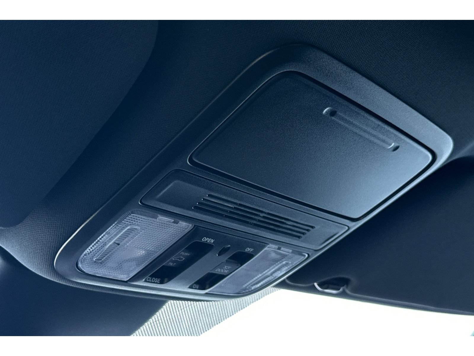 Used 2024 Honda Odyssey Sport image 25