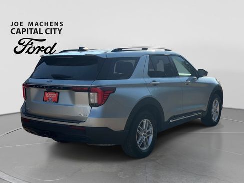 Used 2025 Ford Explorer Active AWD/4WD image 5