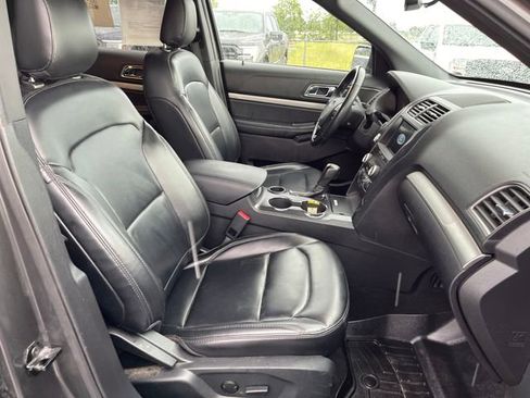 Used 2019 Ford Explorer XLT w/ Equipment Group 202A FWD image 40