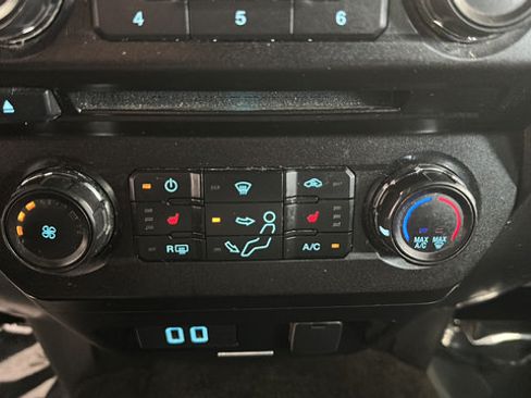Used 2017 Ford F350 XLT w/ XLT Premium Package AWD/4WD image 17