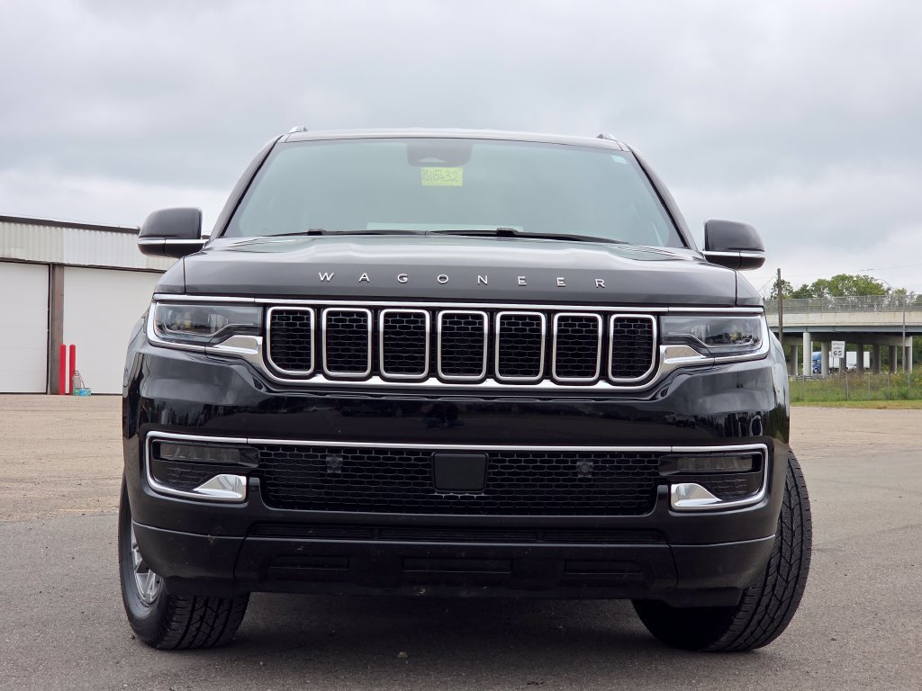 Used 2024 Jeep Wagoneer L 4WD image 3