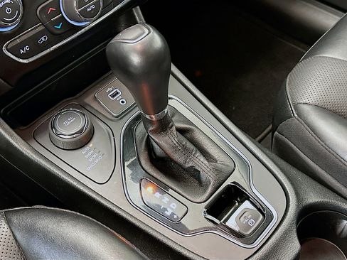 Used 2023 Jeep Cherokee Altitude Lux image 25