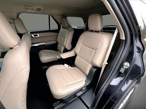 Used 2022 Ford Explorer XLT w/ Equipment Group 202A image 21