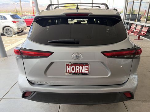 Used 2023 Toyota Highlander L FWD image 5