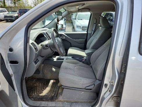 Used 2018 Nissan Frontier SV image 16