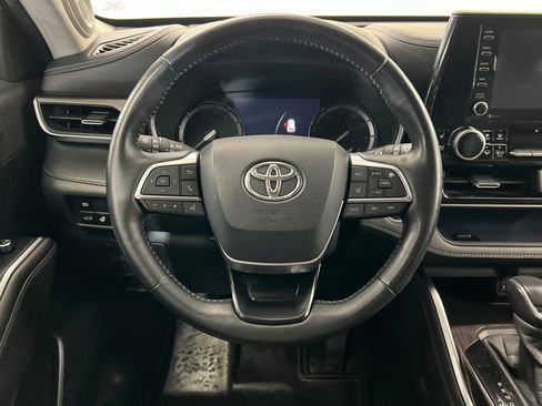 Used 2020 Toyota Highlander Limited image 12