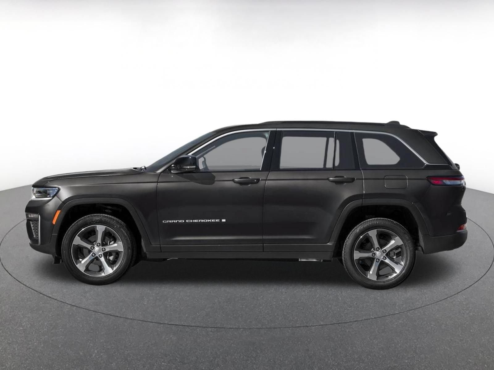 Used 2026 Jeep Grand Cherokee Limited AWD/4WD image 3