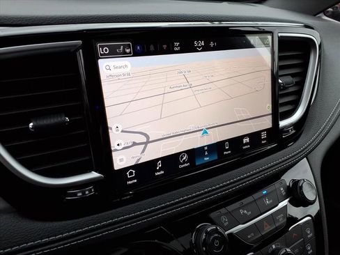 New 2026 Chrysler Pacifica Limited image 23