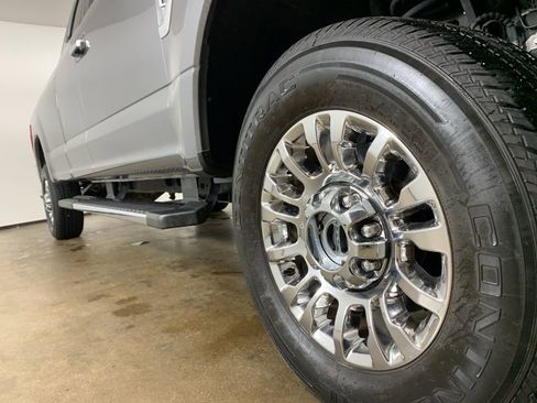 Used 2021 Ford F250 Lariat w/ Chrome Package image 6