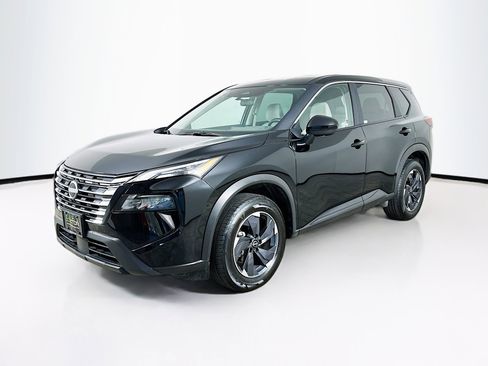 Used 2025 Nissan Rogue SV image 3