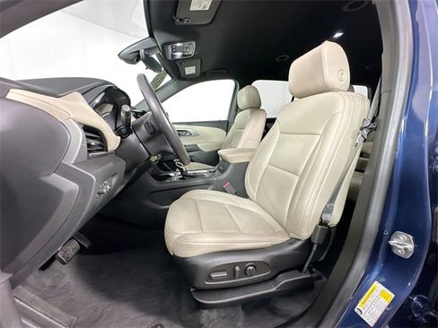 Used 2022 Chevrolet Traverse LT w/ LT Premium Package image 21