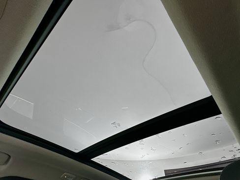 Used 2025 Volvo XC40 B5 Plus image 26