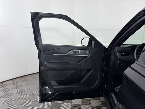 Used 2025 Ford Explorer ST-Line w/ ST-Line Street Pack image 27