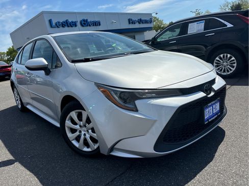 Used 2020 Toyota Corolla LE FWD image 2