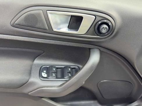 Used 2015 Ford Fiesta SE FWD image 19