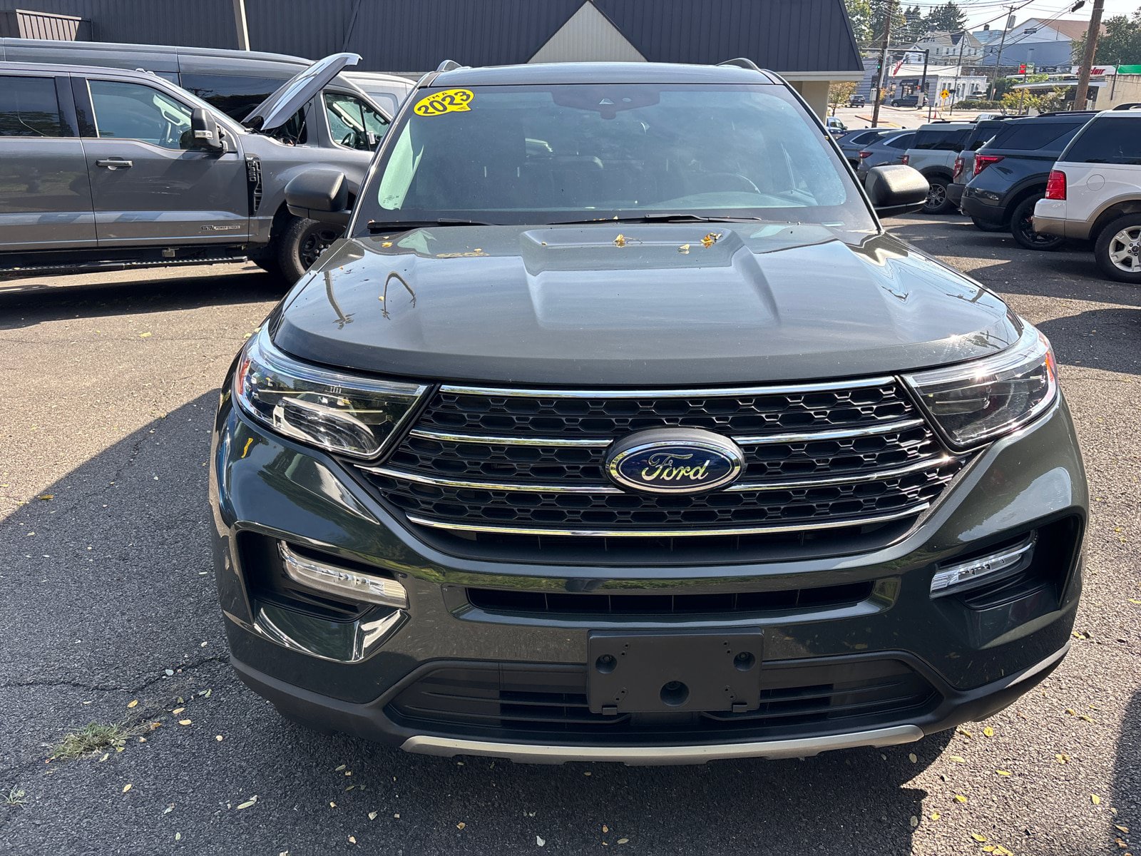 Used 2023 Ford Explorer XLT w/ Equipment Group 202A AWD/4WD image 2