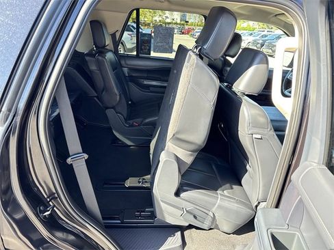 Used 2024 Ford Expedition XLT image 30