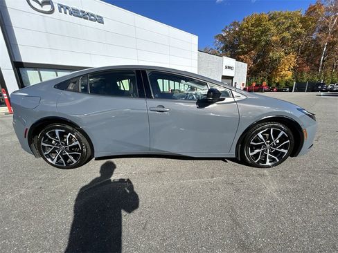 Used 2024 Toyota Prius Prime Premium image 9