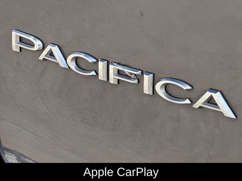 Used 2023 Chrysler Pacifica Touring-L image 8