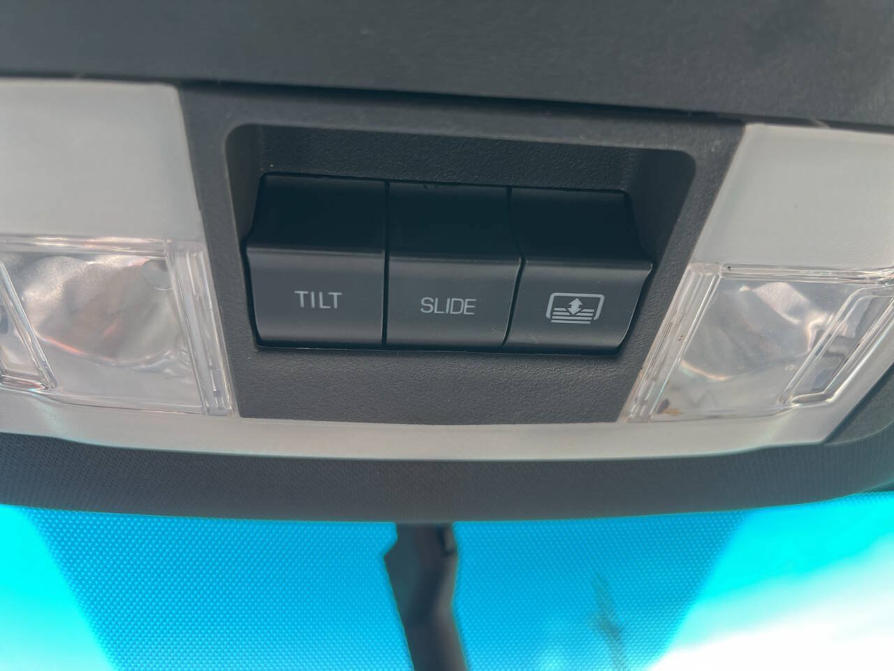 Used 2015 Ford Explorer XLT w/ Equipment Group 202B AWD/4WD image 28