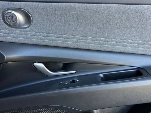 Used 2025 Hyundai Elantra Limited FWD image 21
