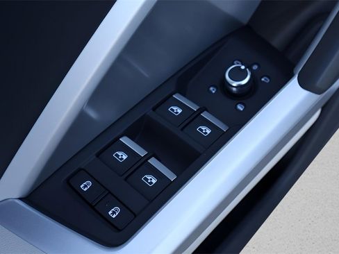 Used 2024 Audi Q3 2.0T Premium Plus image 11