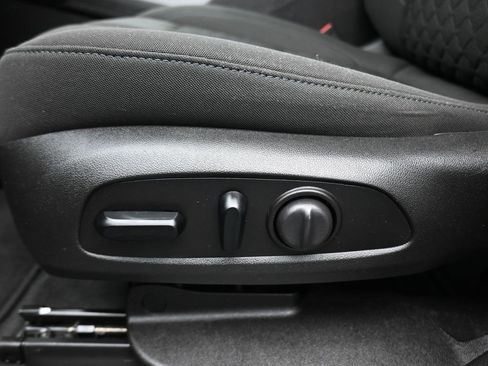 Used 2020 Chevrolet Blazer LT image 13