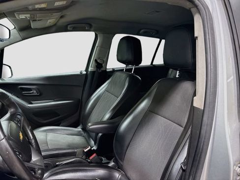 Used 2018 Chevrolet Trax LT w/ LT Convenience Package AWD/4WD image 17